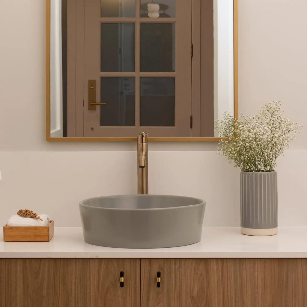 the vase - dove gray