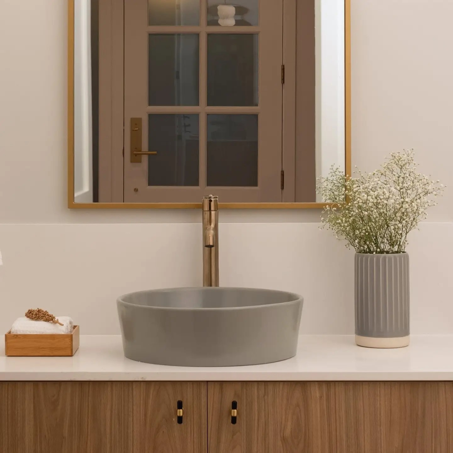 the vase - dove gray