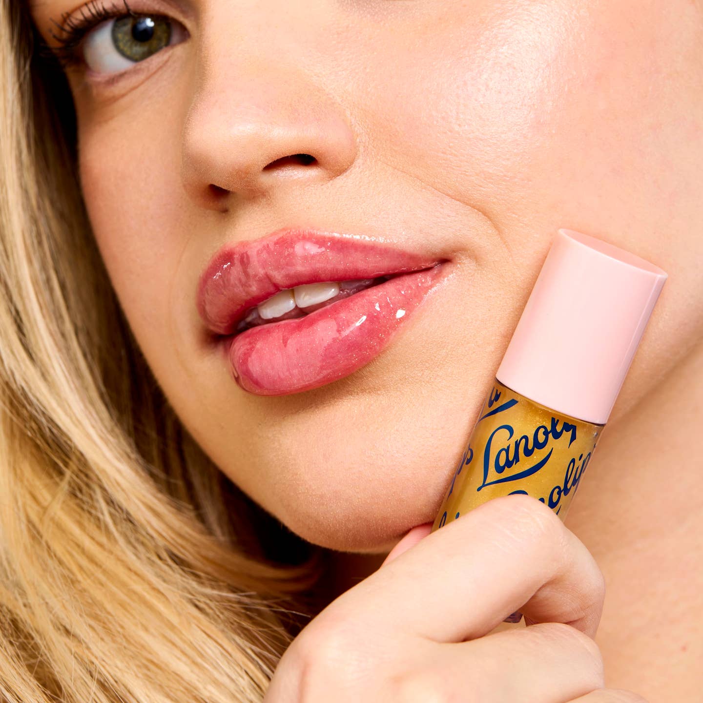 hyaluronic lip oil in honey