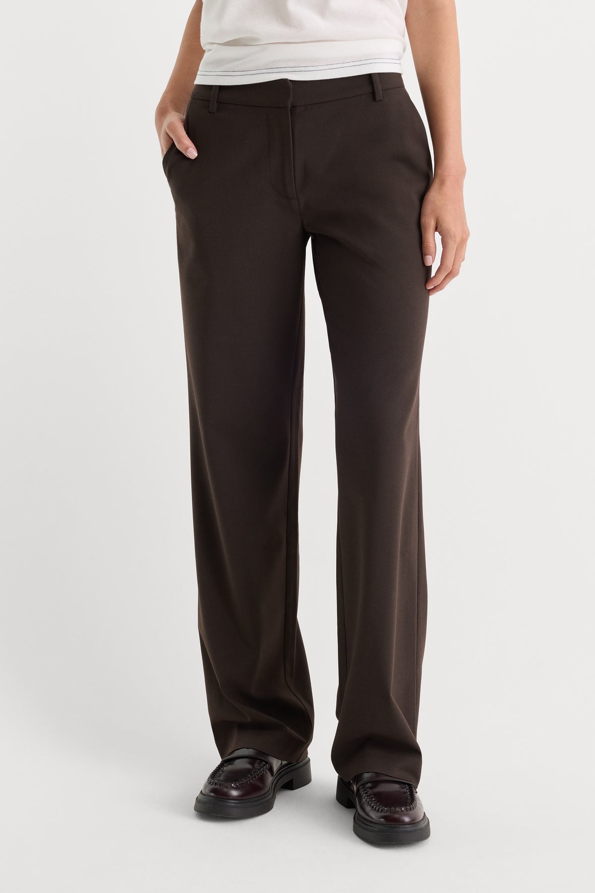 low rise straight leg trouser in espresso
