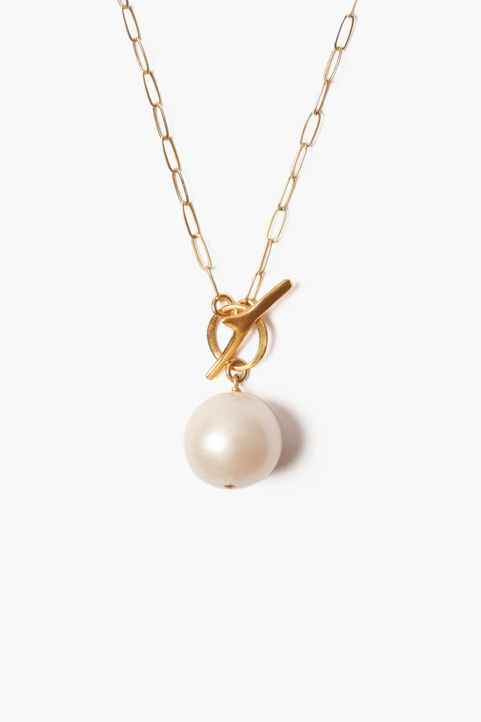 white freshwater pearl toggle necklace