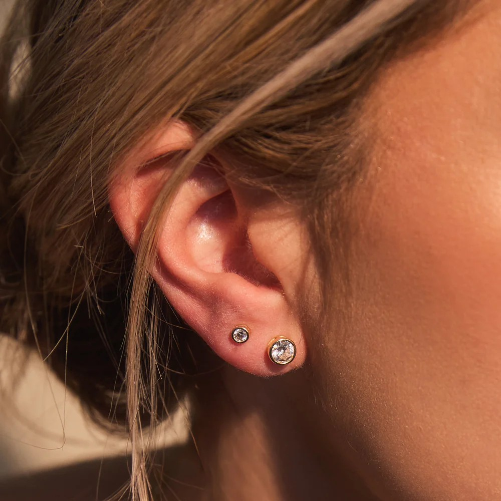 marisol bezel stud - 3mm