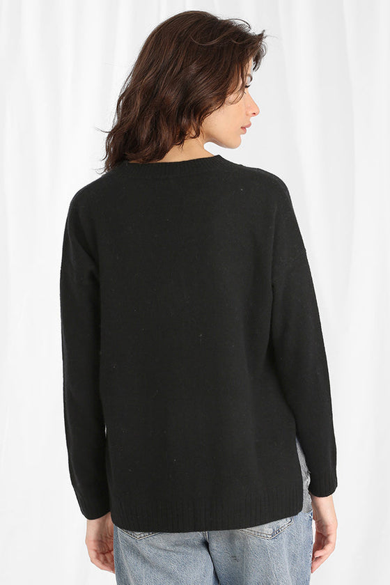 long + lean cashmere v neck - black