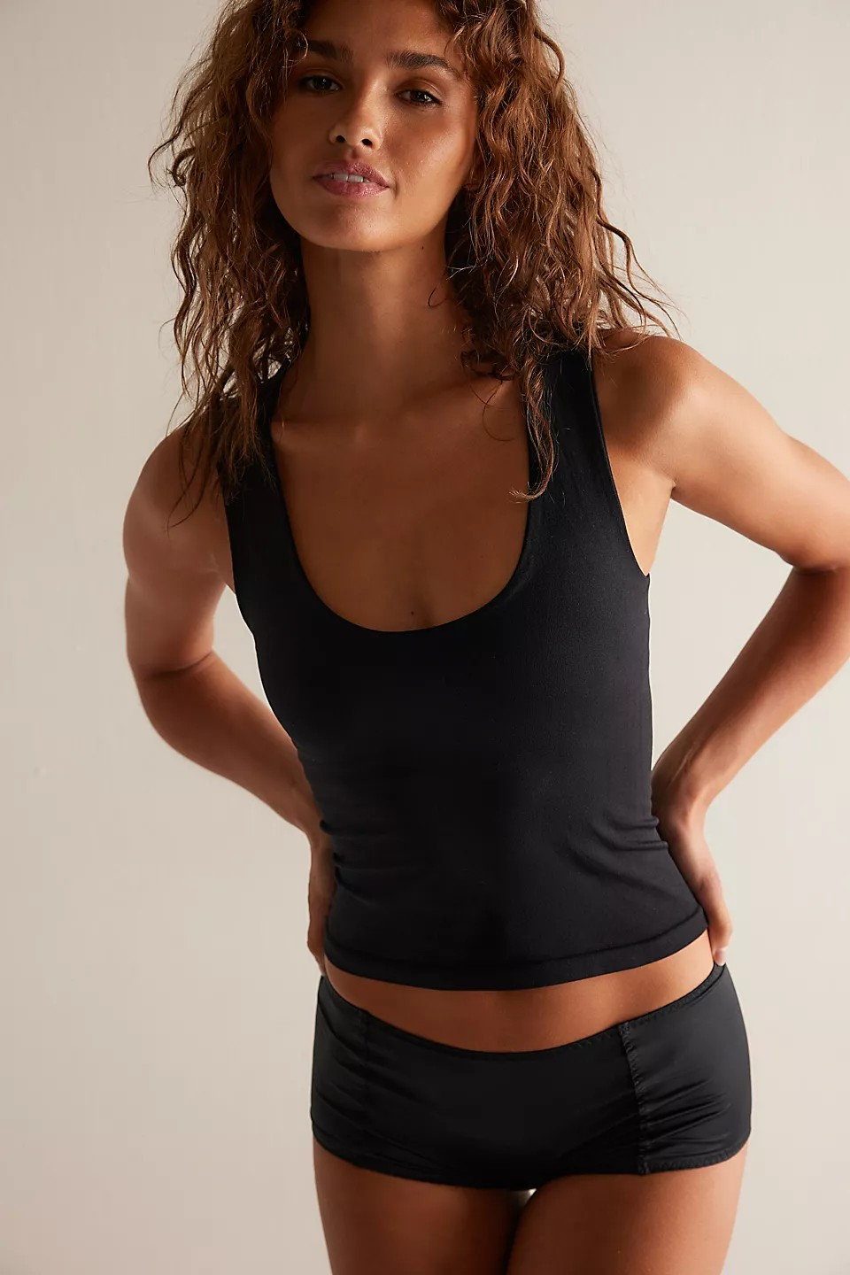 clean lines muscle cami in black