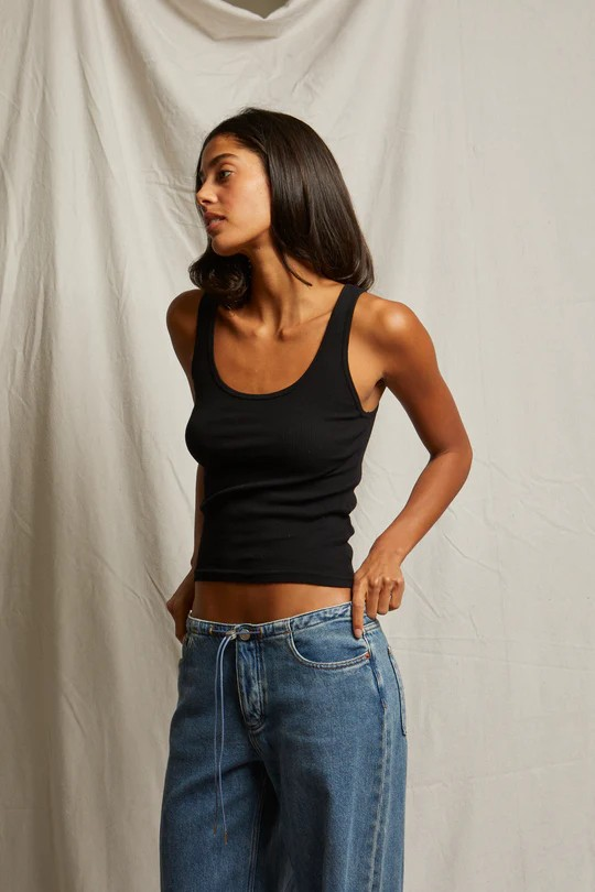 mia fine ribbed tank in true black