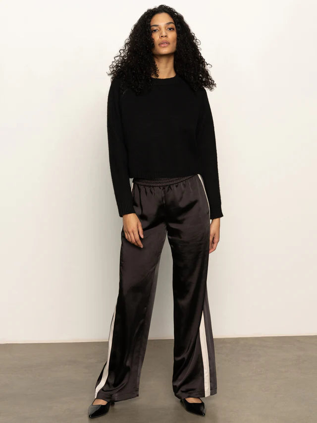 zip it sweater in black