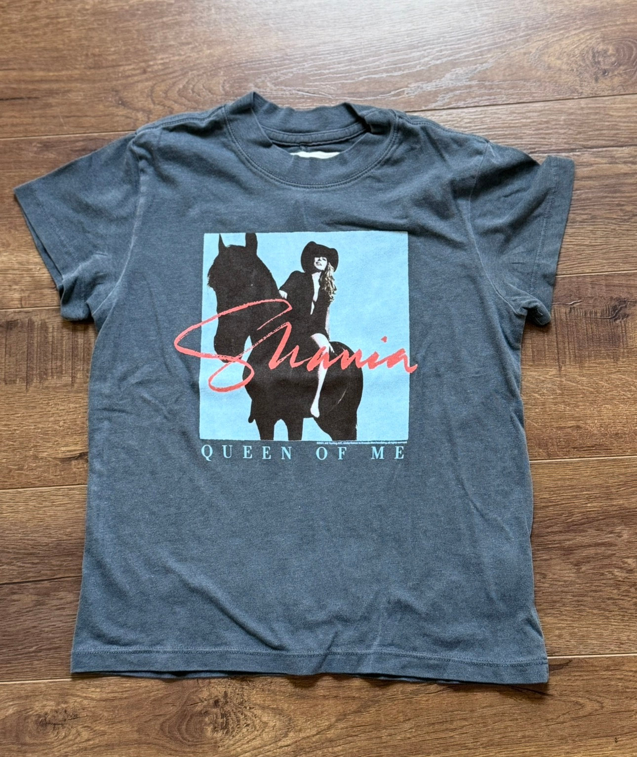 shania queen of me tee