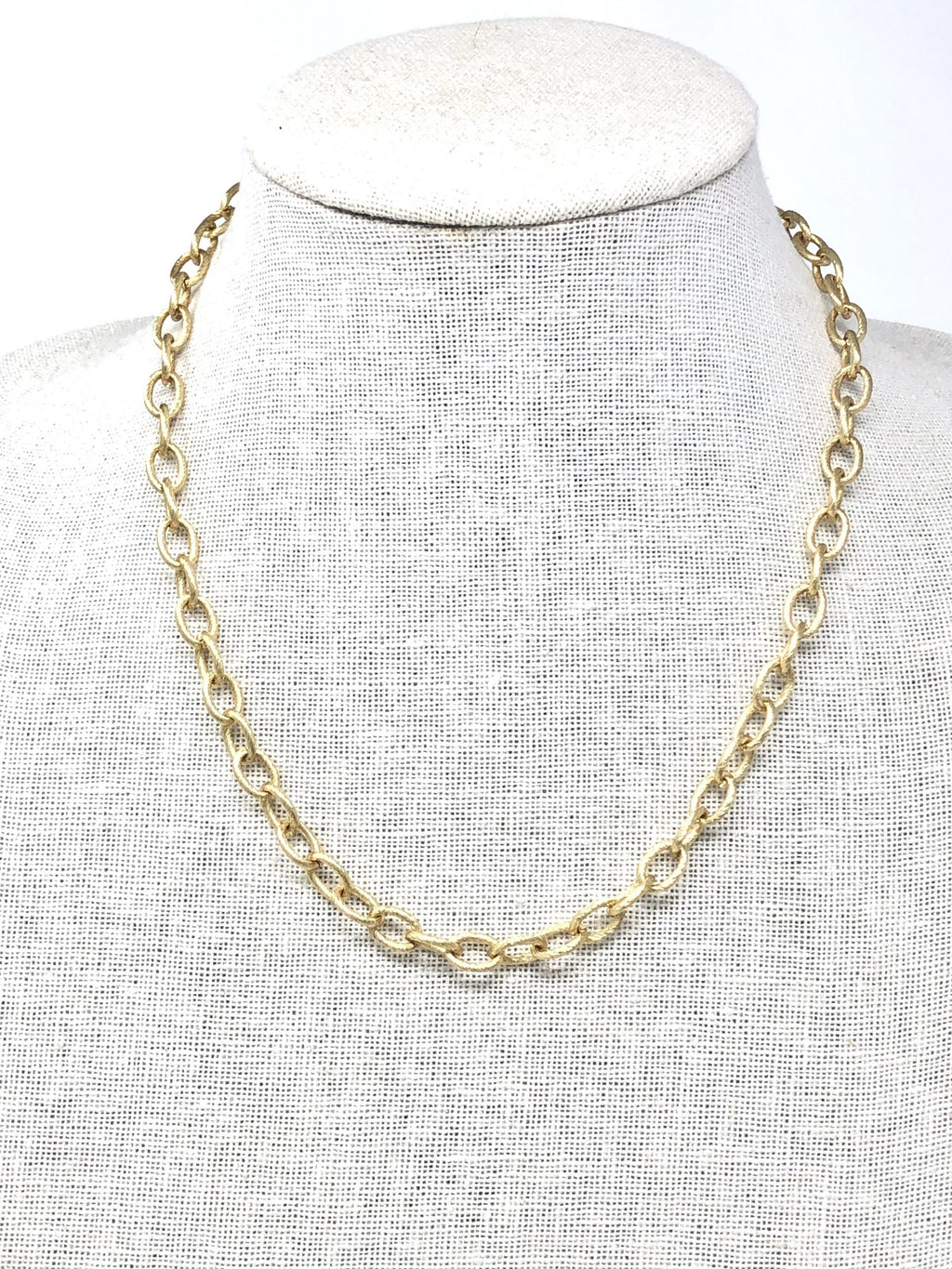 textured chain link necklace