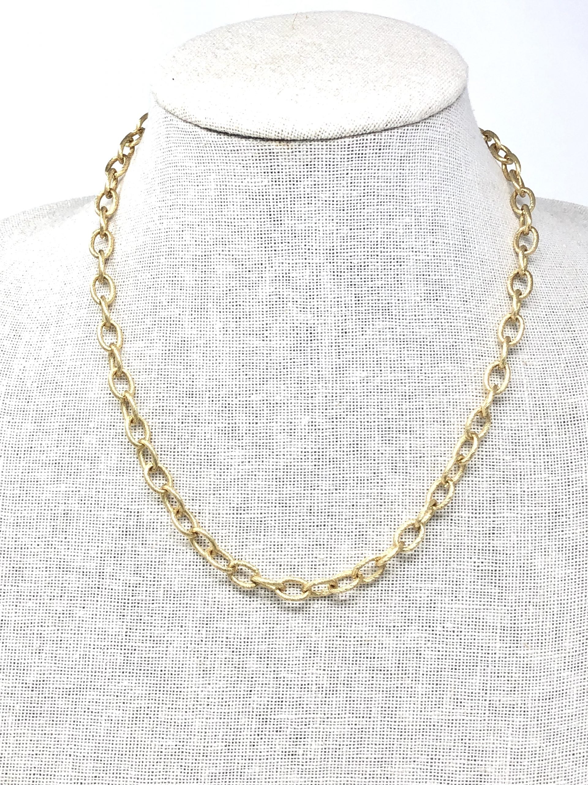 textured chain link necklace