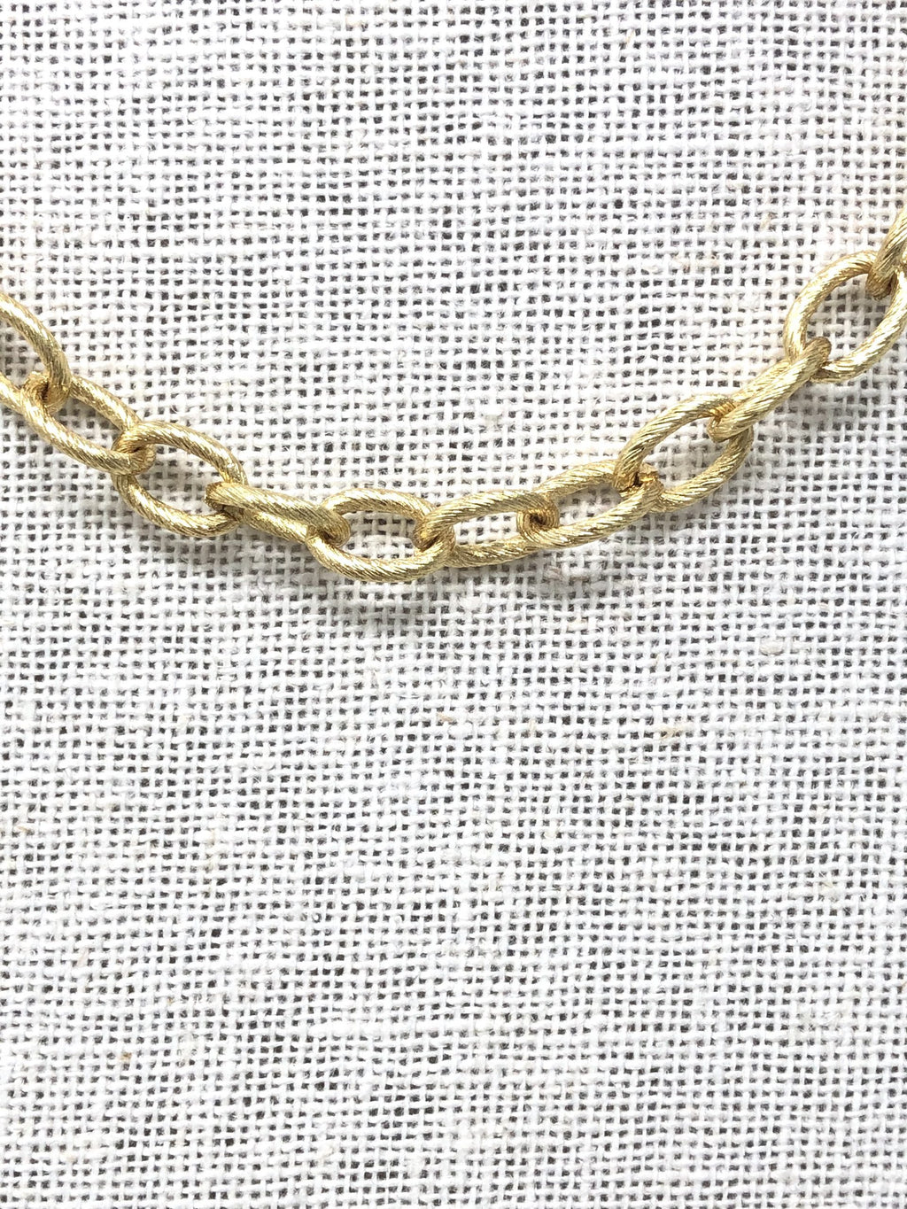 textured chain link necklace