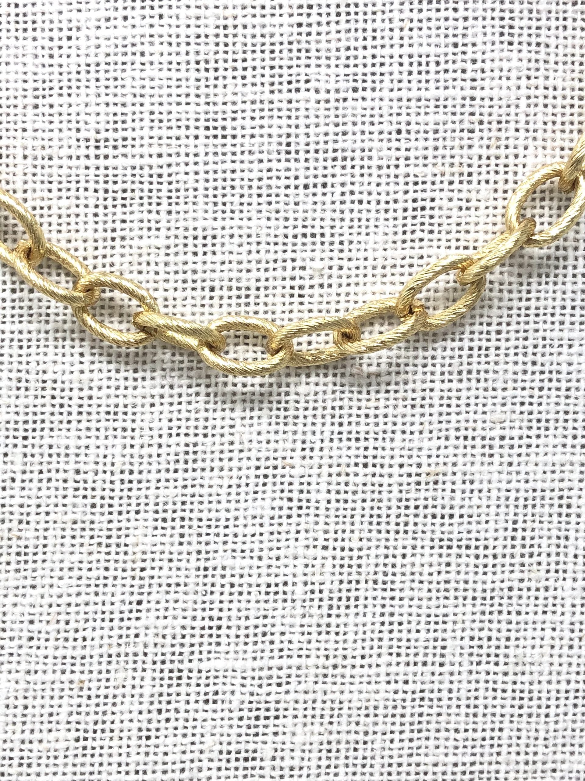 textured chain link necklace