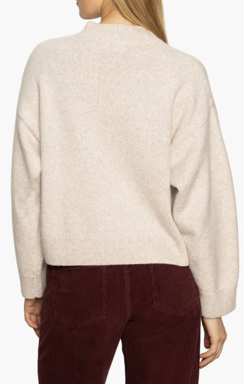 one pocket crew sweater in heather pearl