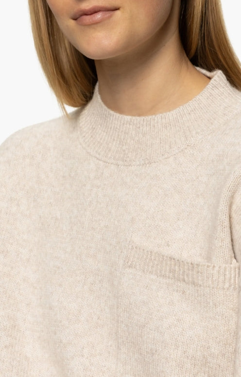 one pocket crew sweater in heather pearl