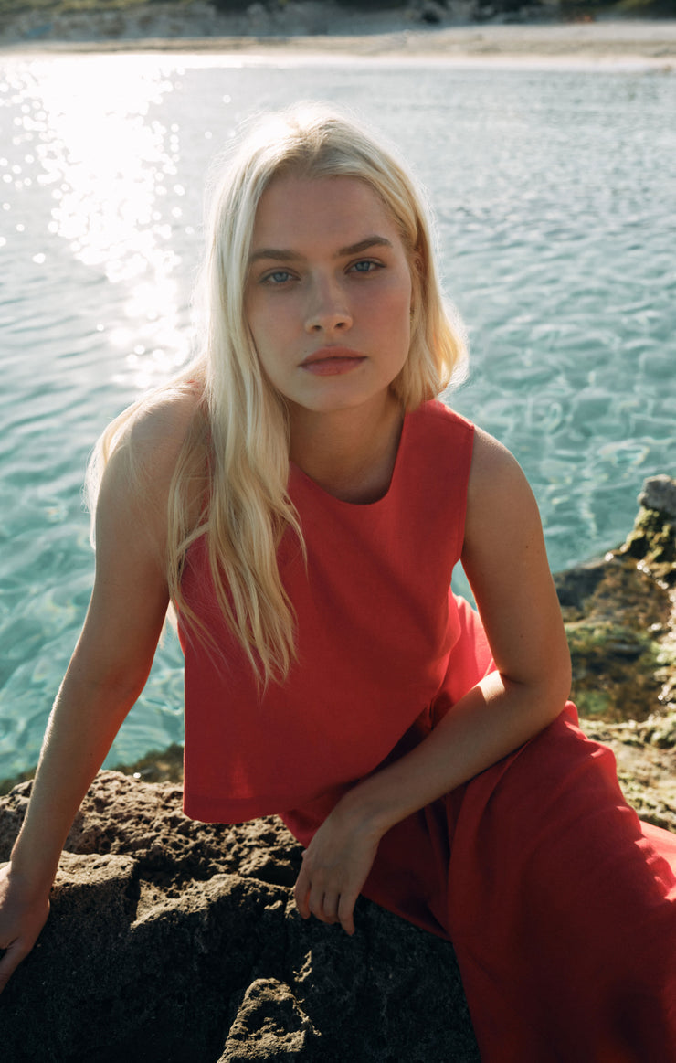 sloane linen cropped tank in chili pepper