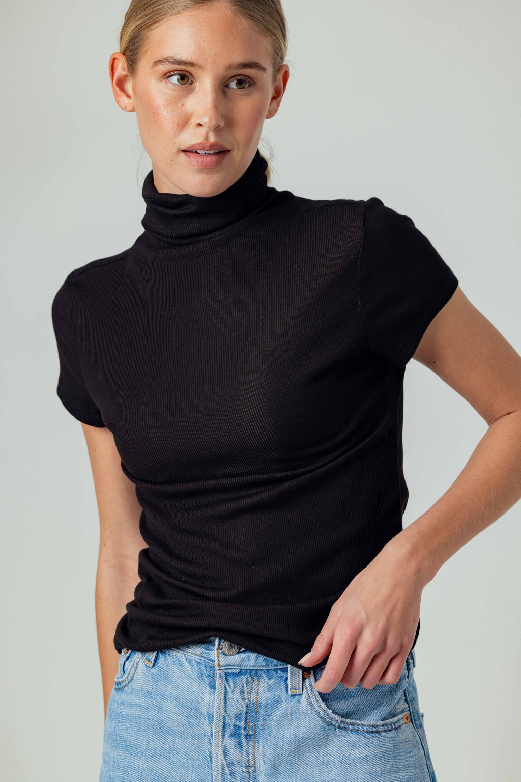 archer tee in black