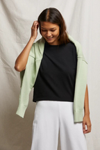 the lisa fitted short sleeve in black