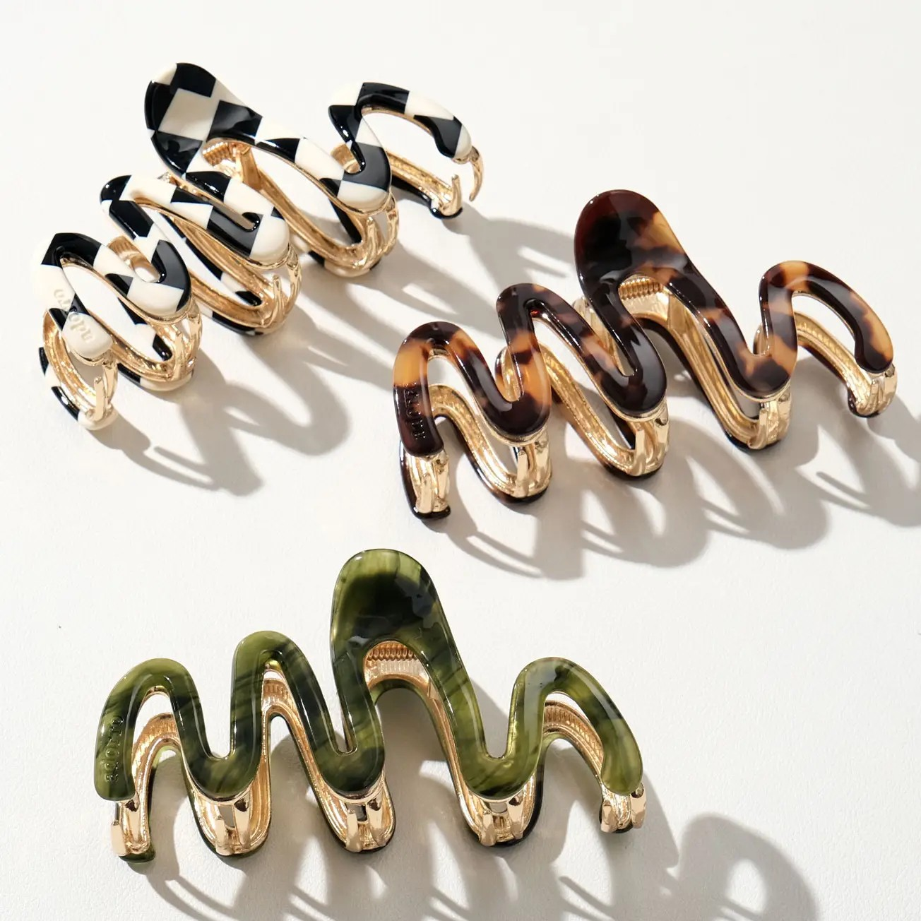 willow squiggle claw clip