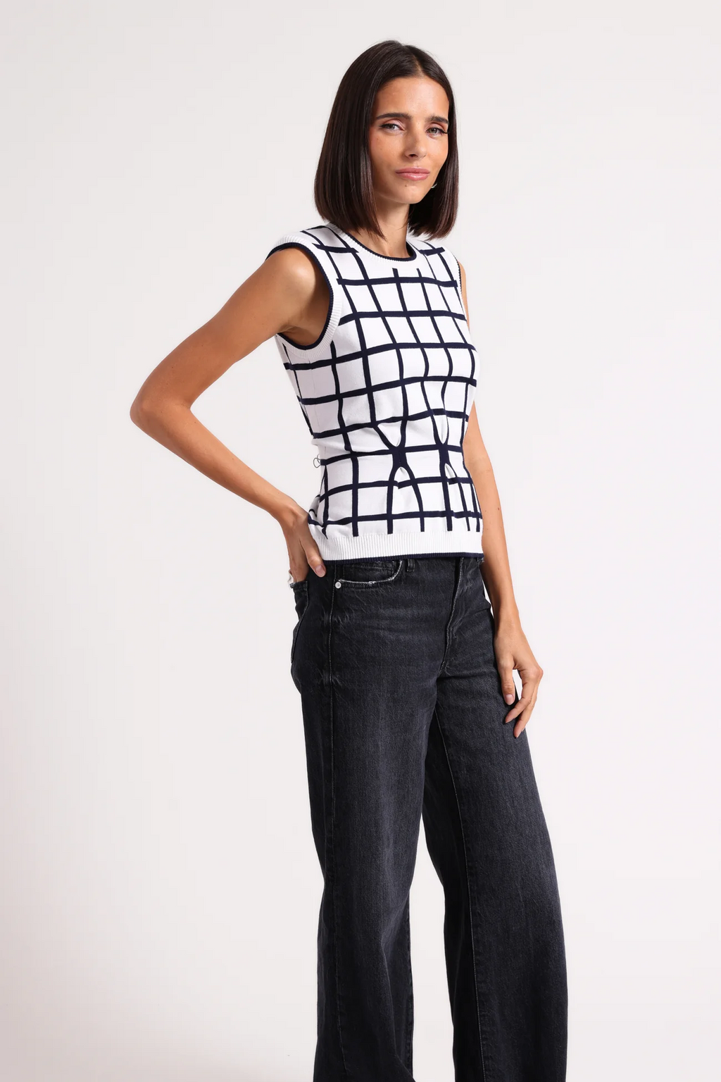 viscose windowpane pleated sleeveless top