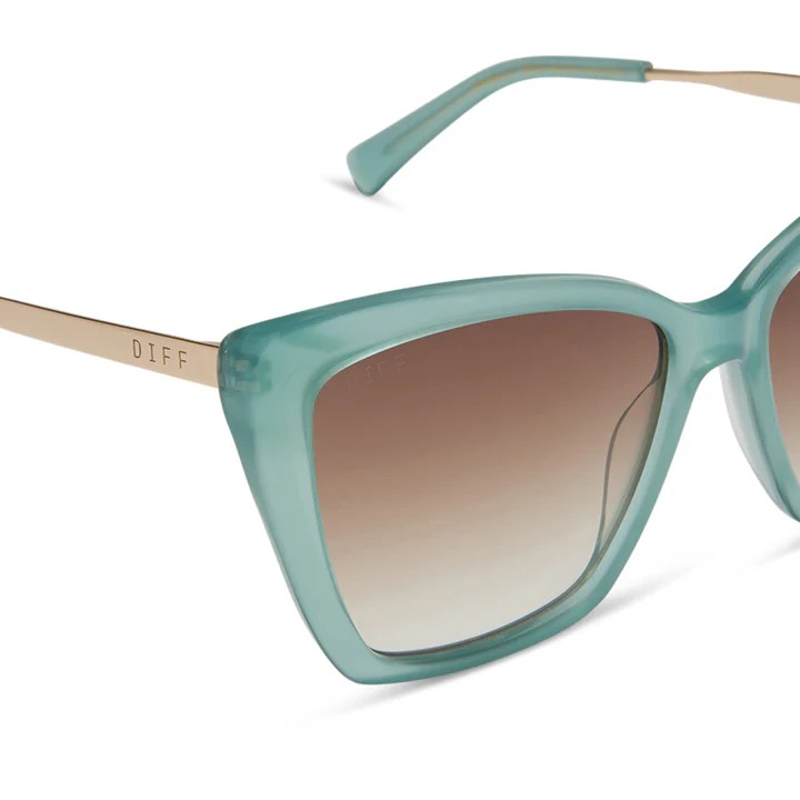 becky ii in aquatic awe + brown gradient