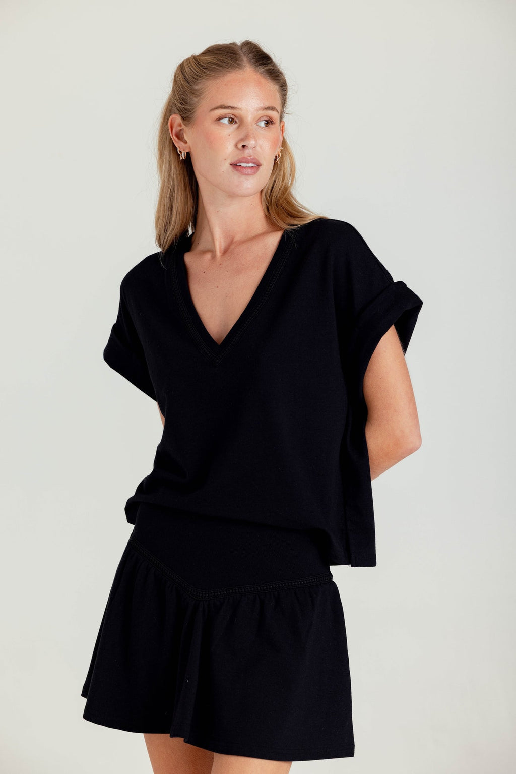 blythe pullover in black