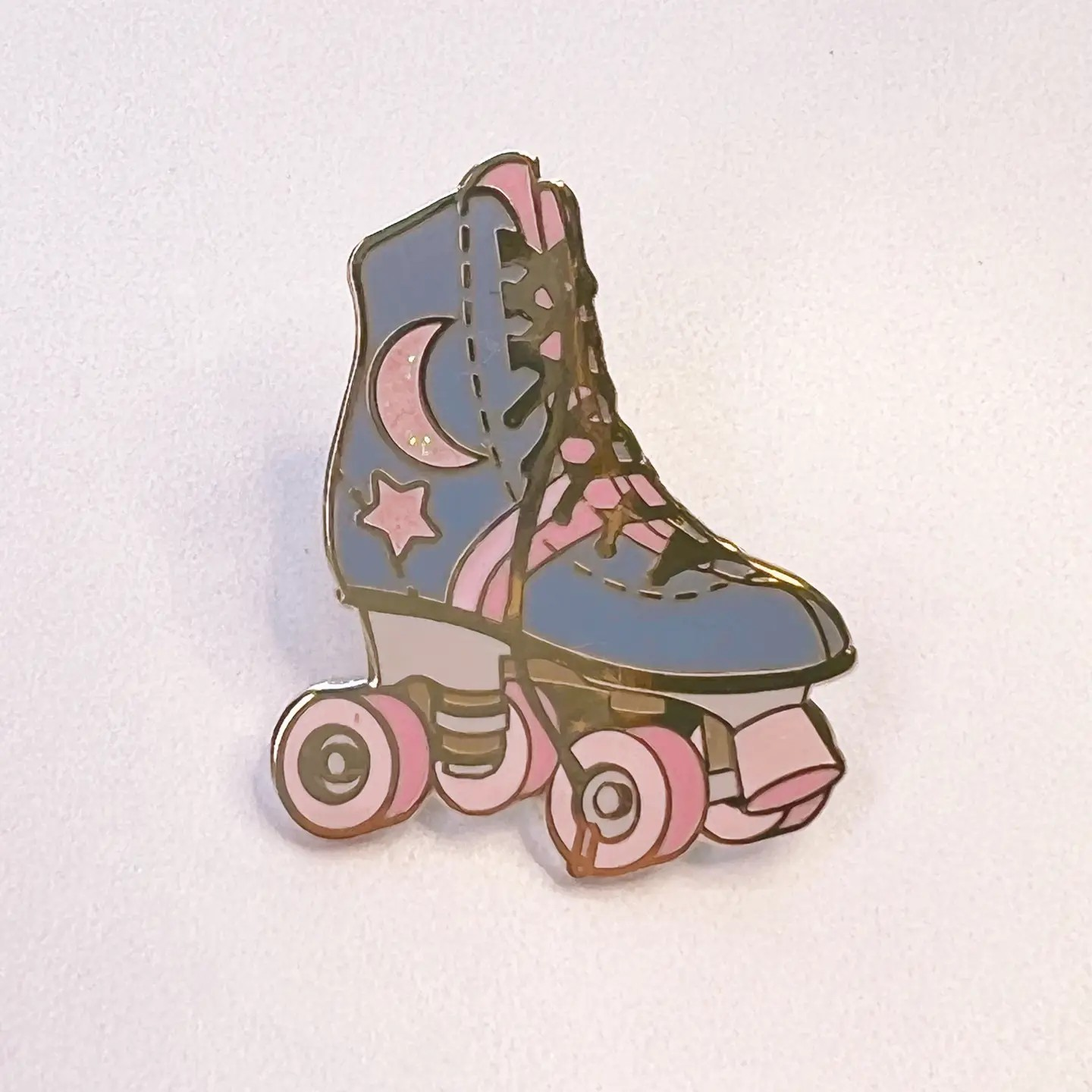 retro roller skate enamel pin