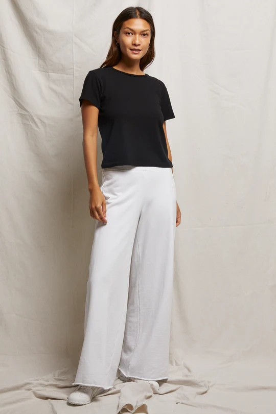 the lisa fitted short sleeve in black