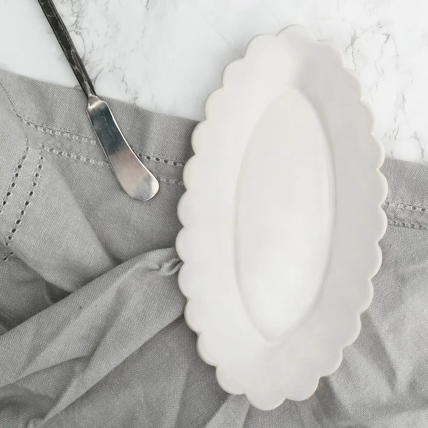 ceramic scalloped tray in white