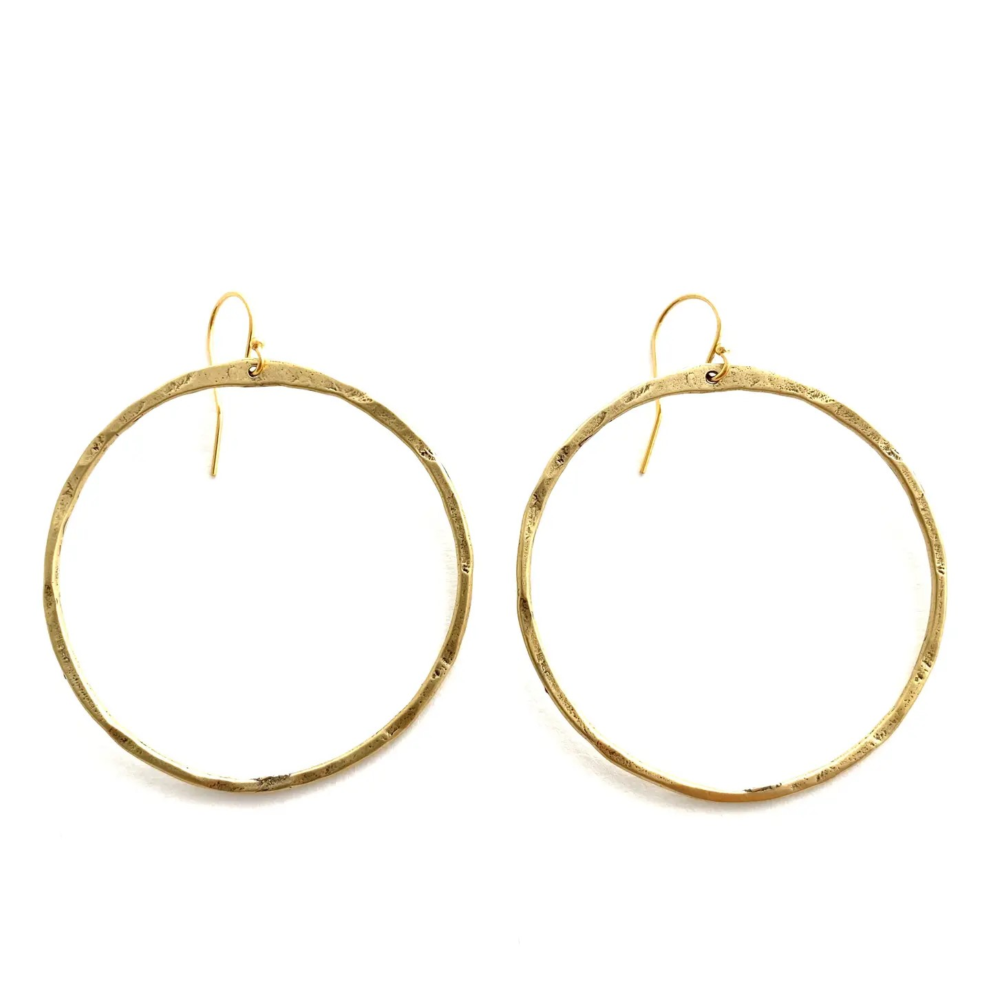O earrings in gold - large