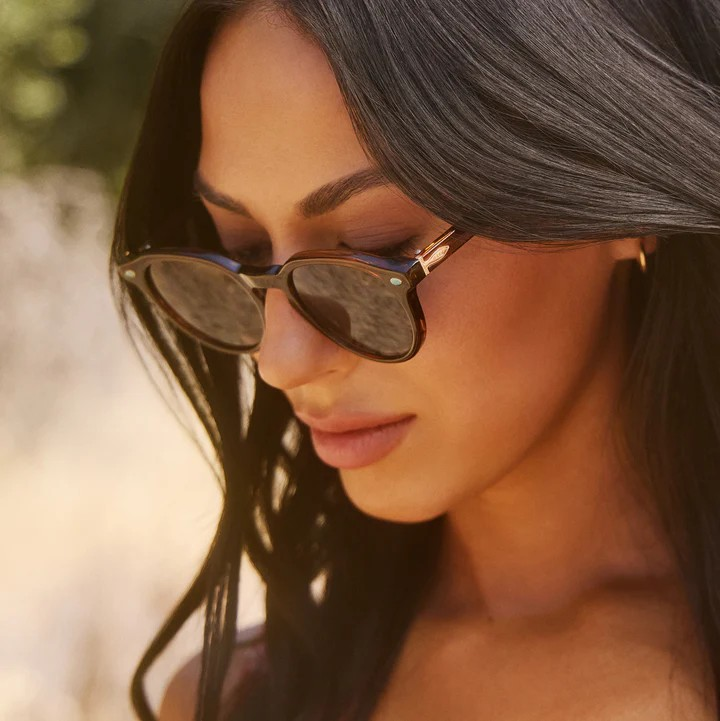 beth in sequoia + blue green gradient polarized