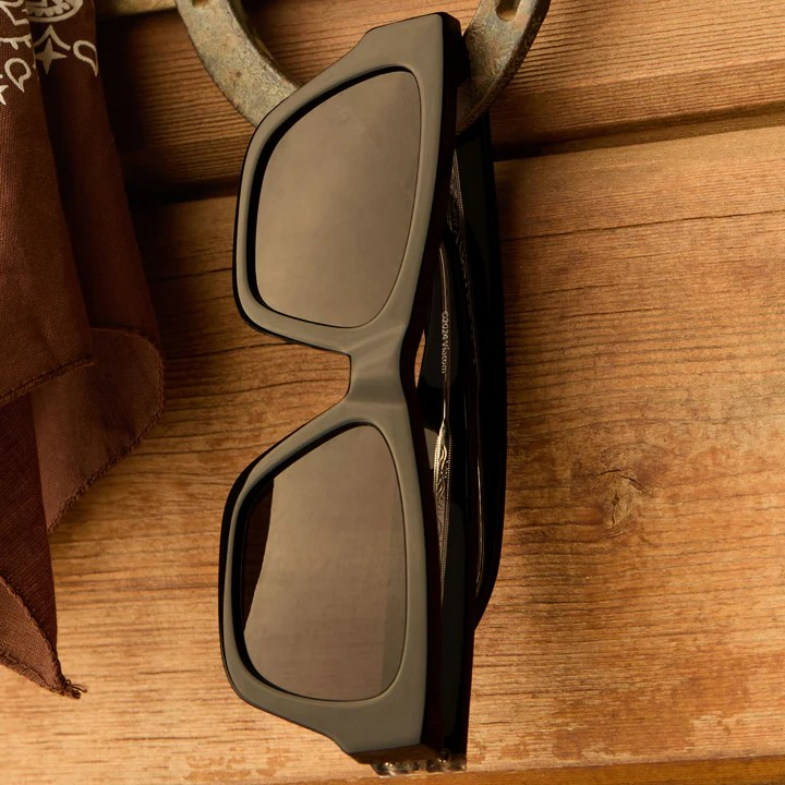 beth ii in black + grey polarized